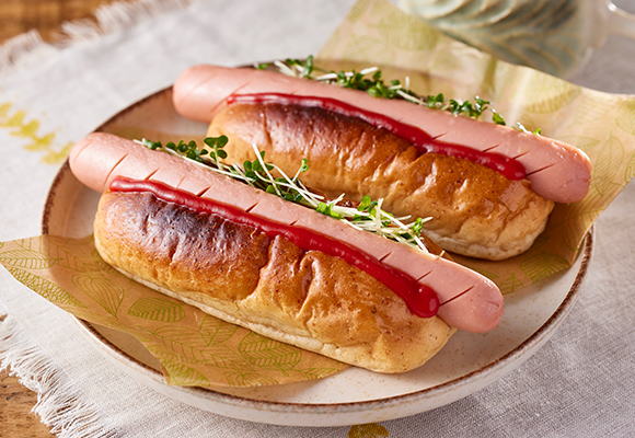 魚肉ソーセージのホットドッグ