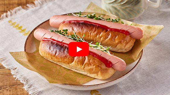 魚肉ソーセージのホットドッグ